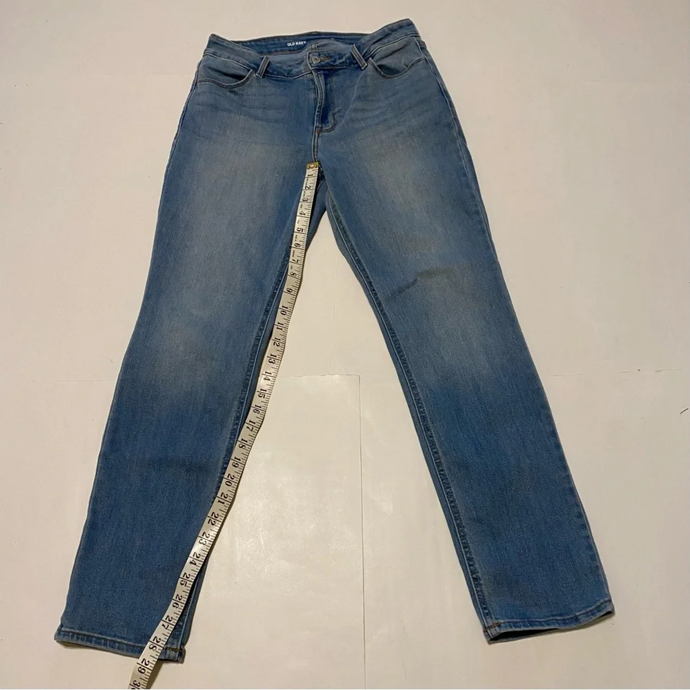 Old navy high-rise straight light blue jeans pants. Size 6 petite